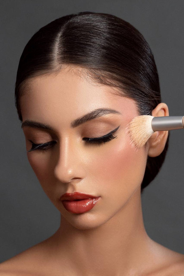 Best Powder Highlighter Dubai UAE - Metallic Shimmer